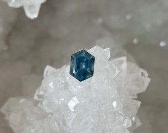 Montana Sapphire 1,58 CT stormachtig blauwgroen uitgerekt zeshoekige snit