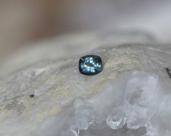 Montana Sapphire.75 karaat Teal antieke kussen gesneden