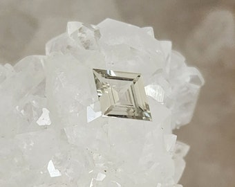 モンタナサファイア 0.65カラット ホワイトゴールド ロゼンジカット