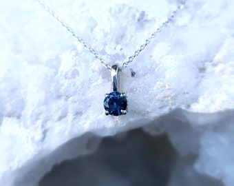 Montana Sapphire .49 CT Round Cut Deep Cornflower Blue set in 14K White Gold Solitaire Pendant