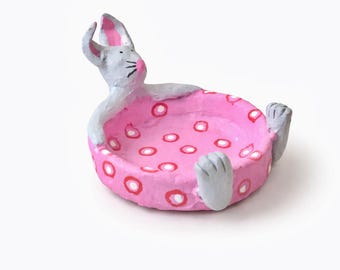 Handgemaakte klei paashaas ringhouder, keramische paashaas sieraden schotel, schattig konijn decor paascadeau voor haar, snuisterij houder kinderkamer plank decor