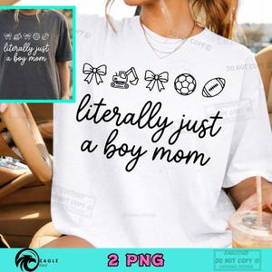 Puede incluir: Camiseta blanca con la frase "literally just a boy mom" en fuente negra. El diseño incluye lazos, una excavadora, un balón de fútbol y un balón de rugby. Una segunda camiseta en la imagen es gris oscuro.