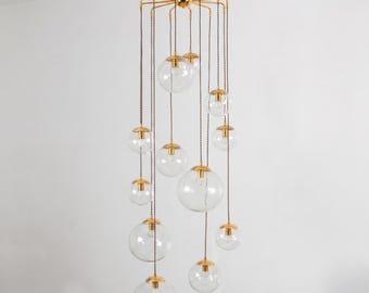 Grande lampadario a cascata a 12 luci con globi di vetro - Gruppo di lampade a sospensione multiple con ragno in ottone - Plafoniera extra large per ingresso e scale