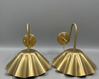 Scalloped Brass Wall Sconce - Fluted Gooseneck Wall Light - Bedside Reading Light - Library Lamp - Kitchen Wall Lighting - Hallway Wall Lamp