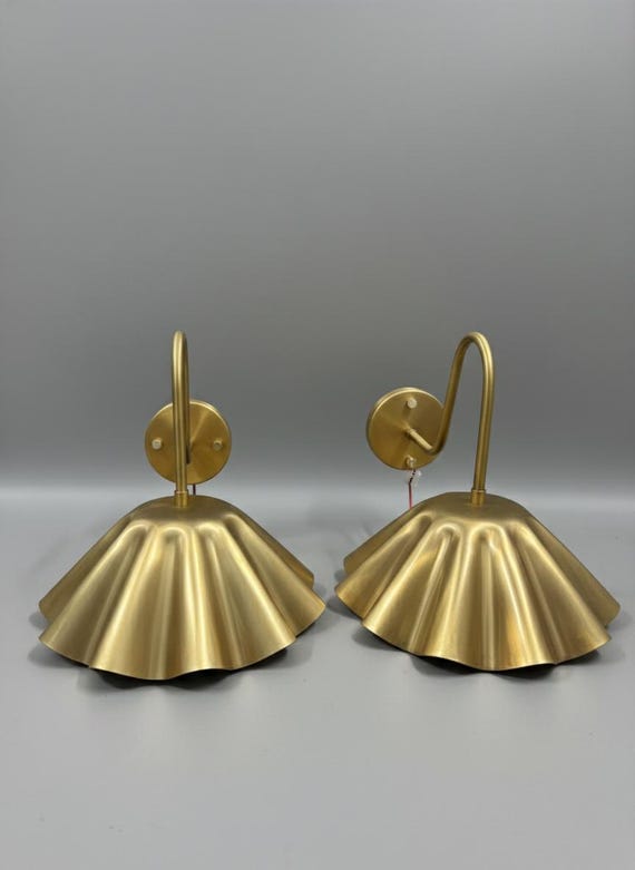 Scalloped Brass Wall Sconce - Fluted Gooseneck Wall Light - Bedside Reading Light - Library Lamp - Kitchen Wall Lighting - Hallway Wall Lamp
