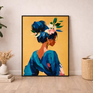 Peut inclure: Impression d'art encadrée représentant une femme aux cheveux bleus et une robe bleue, ornée de fleurs. L'œuvre d'art a un fond jaune et est encadrée en noir. L'image est une peinture de style moderne.