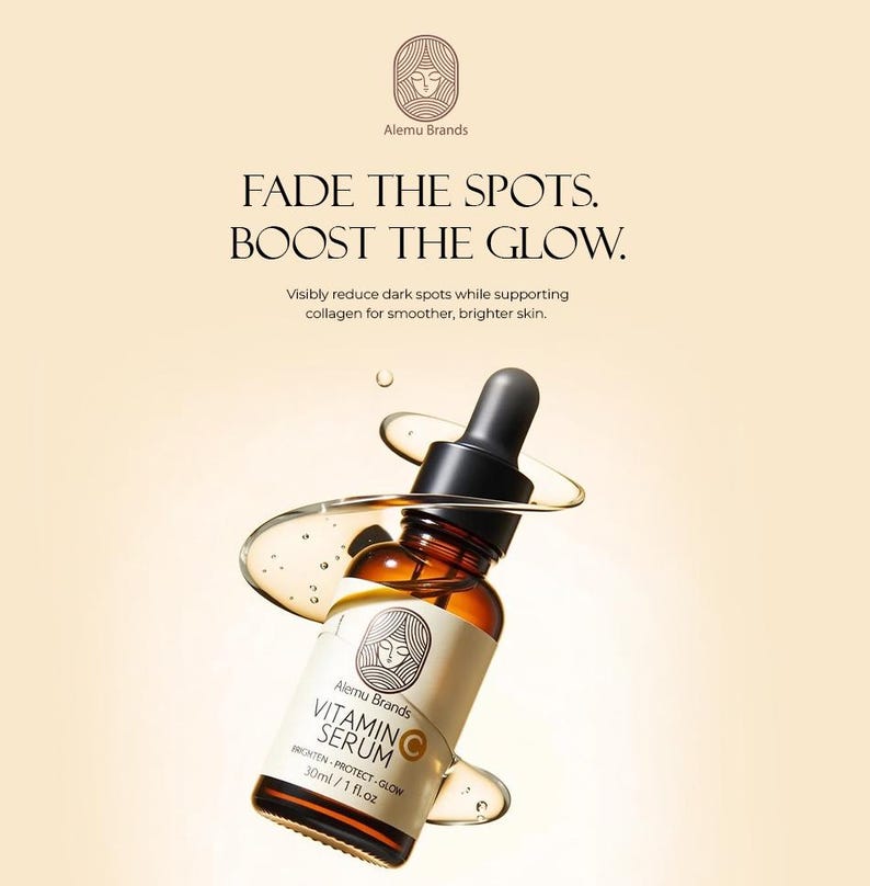 K&ouml;nnte beinhalten: Eine braune Glasflasche Vitamin C Serum mit einer schwarzen Pipette, umgeben von einer klaren Fl&uuml;ssigkeit. Das Etikett lautet "Alemu Brands Vitamin C Serum" und "Fade the Spots. Boost the Glow."