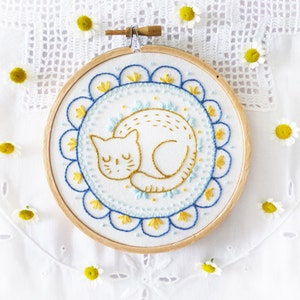 Sleepy Cat - Cat embroidery, Embroidery kit beginner, Embroidery hoop art, Christmas gift for her, Home Décor, cat lover gift