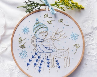Golden Deer - Embroidery hoop art, Embroidery kit, Winter embroidery, Christmas ornaments, Hand embroidery, Diy kit,Embroidery art,Broderie