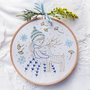 Golden Deer - Embroidery hoop art, Embroidery kit, Winter embroidery, Christmas ornaments, Hand embroidery, Diy kit,Embroidery art,Broderie