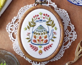 Autumn Kettle - Embroidery Kit, Embroidery Art, DIY Kit, DIY Gift, Kitchen Wall Art, Craft Kits Women, Quilt Patterns, Tea Pot, Unique Decor