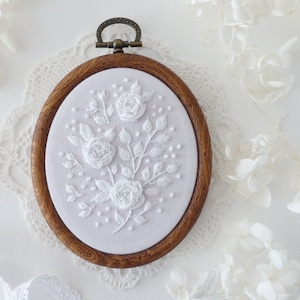 White Roses - Wedding Embroidery Hoop, DIY Embroidery - DIY wall art, Craft ideas, Diy kit, Leaves embroidery, White embroidery
