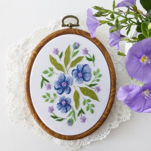 Fleur pourpre - Kit de broderie de fleurs, Broderie de feuilles, Broderie botanique, Art botanique, Printemps, Kit de fleurs en fleurs