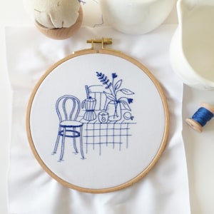 Frühstück in blau - Blaue Kunst, Handstickerei, Blau Weiss, Stickpackung, Stickrahmen Kunst, Stickerei Handstickerei, naive Stickerei