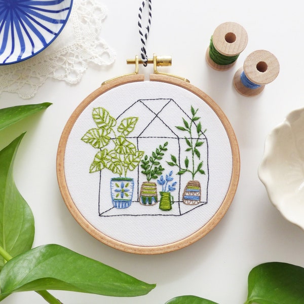 Tiny Greenhouse - Kit de broderie, broderie de plantes, broderie de plantes d'amour, broderie botanique, broderie de jardinage, serre