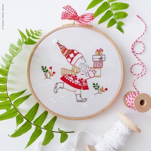 Dashing Santa - Embroidery Art Kit, Creative Diy, Craft Kit, Christmas Embroidery Gift, Wall Art Embroidery, Winter Decor Diy