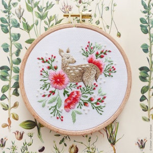 Baby Deer - Hand Embroidery Kit, Christmas Diy Kit, Winter Christmas, Diy Gift, Christmas Hoop Art, Ornament, Animal quilt, Animal decor