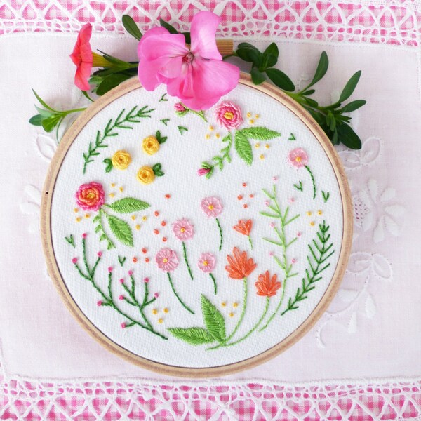 Happy Garden - Kit de broderie, idée cadeau de Noël, merci maman, cadeau de Noël d'un collègue, art du cadre à broder, kit de bricolage, Tamar Nahir