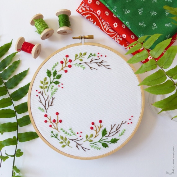 Christmas Wreath - Art Craft Kit, Christmas Embroidery Design, Hand Embroidery Kit, Christmas DIY, Christmas Gift Idea