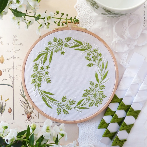 Couronne verte et blanche - Kit de broderie, Couronne de broderie, Bricolage créatif, Kit de créations manuelles, Cadeau de broderie nature, Broderie d'art mural, Diy déco