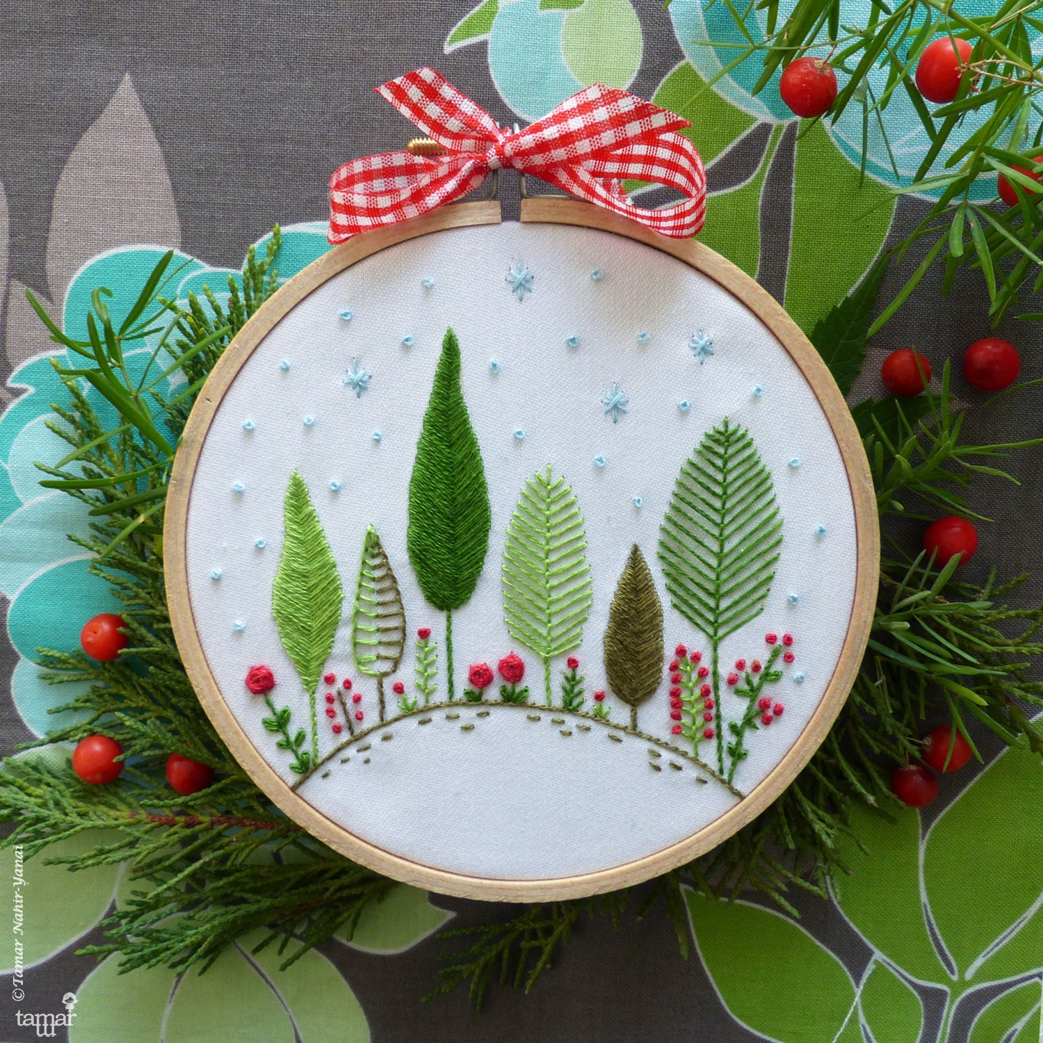 Christmas Forest - Weihnachtsgeschenk, Weihnachtsschmuck, Winter Stickerei, Stickdatei, Weihnachtsbaumschmuck, Tamar Nahir