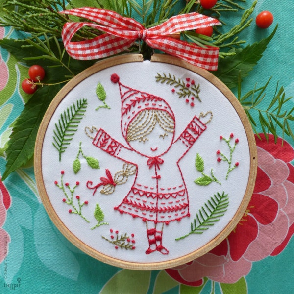 Christmas Girl - Ornament embroidery, Christmas embroidery, Embroidery kit, Christmas ornament, Diy Christmas, Christmas tree, broderie