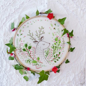 Christmas Deer Modern Embroidery Kit, Deer embroidery, Xmas embroidery, diy kit, tamar nahir, Embroidery art, Deer wall art, Holiday gift image 4