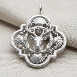 Colgante de ciervo de plata de ley • Medallón con cabeza de ciervo ornamentada • Joyería inspirada en la naturaleza del bosque