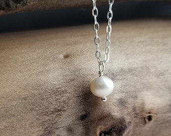 Pearl Drop Necklace. Pearl Solitaire Necklace. Freshwater Pearl Jewelry. June Birthstone. Bridesmaid Jewelry. Sister Gift. Everyday Jewelry.