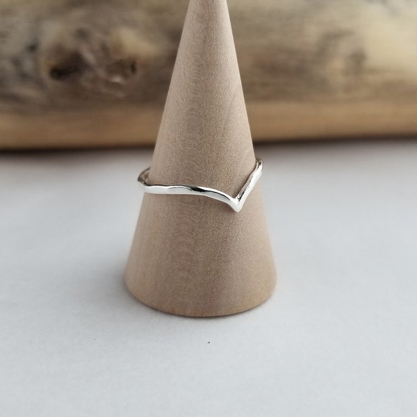 Hammered Chevron Ring. Silver Chevron Stacking Ring. Hypoallergenic Ring. Stackable V Ring. Gift under 30. Chevron Knuckle Midi Ring.