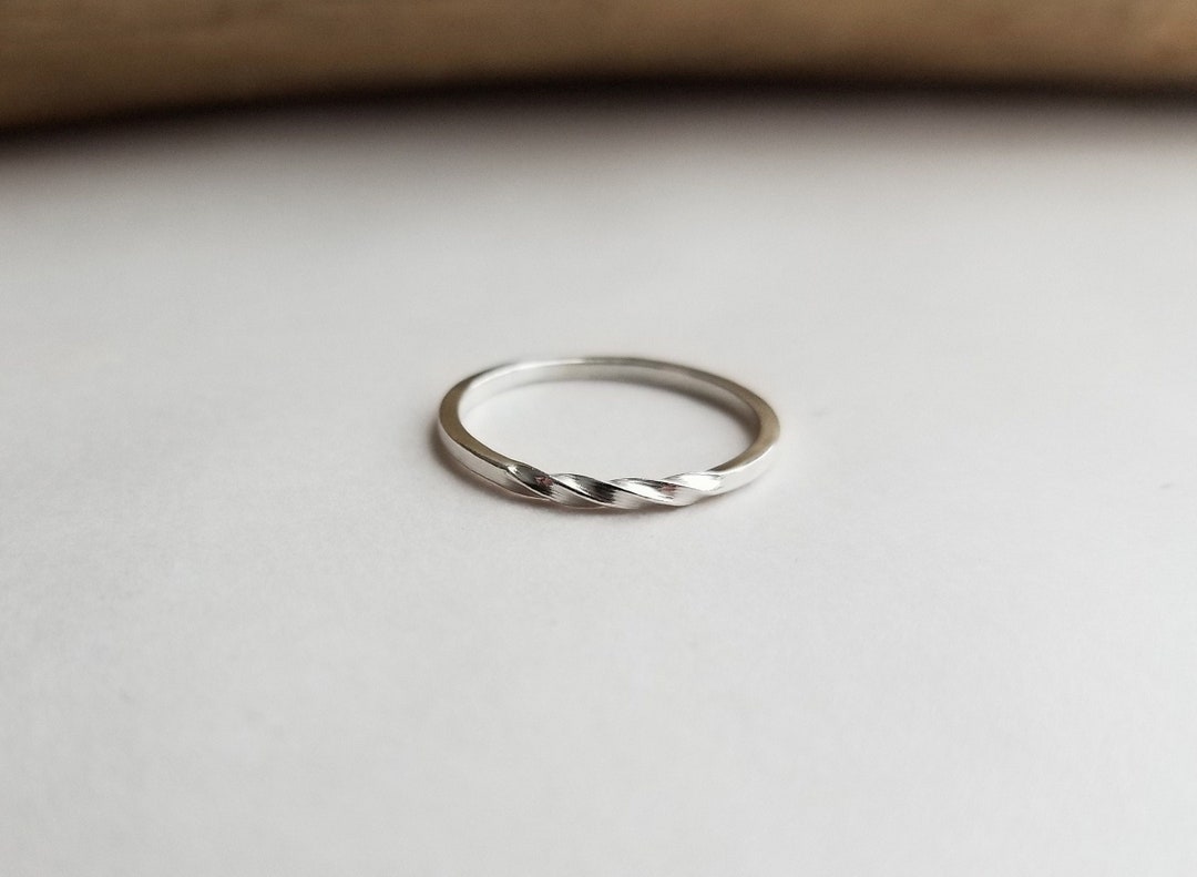 SHAPES STUDIO/Mobius Handcrafted リング Amazon.com: Shapes Studio Mobius Handcrafted Ring, Sterling