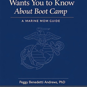 Może przedstawiać: Granatowa okładka książki z białym tekstem, który brzmi "What Your Son Wants You to Know About Boot Camp". Poniżej tytułu znajduje się "A MARINE MOM GUIDE". Okładka zawiera również emblemat Korpusu Piechoty Morskiej i nazwisko autora.