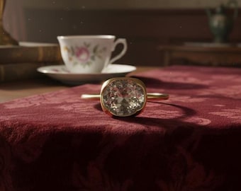 Bague en or faite main avec diamants sel et poivre | Bague de fiançailles taille coussin avec lunette