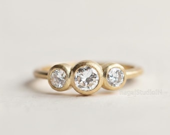 Bague diamant trois pierres | Bracelet en or serti clos minimaliste