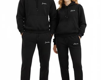 Chándales personalizados a juego con nombres para parejas, ropa de estar por casa bordada con las iniciales Mr & Mrs.