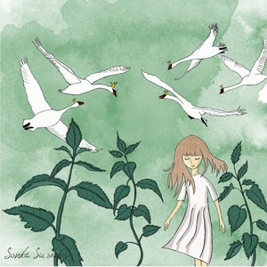 Puede incluir: Una ilustración de acuarela de una joven con el pelo largo y rubio de pie en un campo de plantas verdes. Está rodeada de cinco cisnes blancos con coronas doradas en la cabeza. El fondo es una suave acuarela verde.