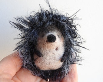 A personalized gift, Needle felted Hedgehog brooch / White wool / Handmade gift / Handmade brooch / Felted animal