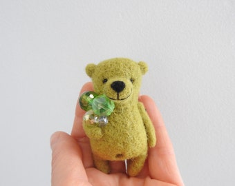 A personalized gift, Needle felted Green Bear brooch / Gifts ideas / Miniature animals / Hand made gifts / Felted animals / Brooch