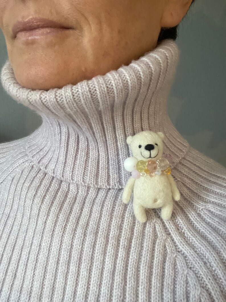 A personalized gift, Woolen bear brooch, White polar pocket bear zdjęcie 2