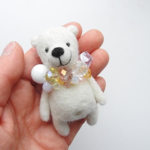 A personalized gift, Woolen bear brooch, White polar pocket bear zdjęcie 1