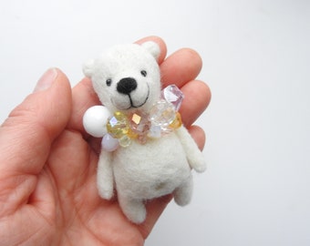 A personalized gift, Woolen bear brooch, White polar pocket bear