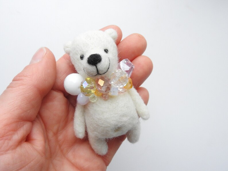 A personalized gift, Woolen bear brooch, White polar pocket bear zdjęcie 1