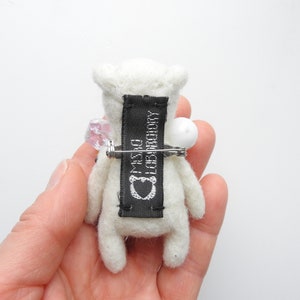 A personalized gift, Woolen bear brooch, White polar pocket bear zdjęcie 4