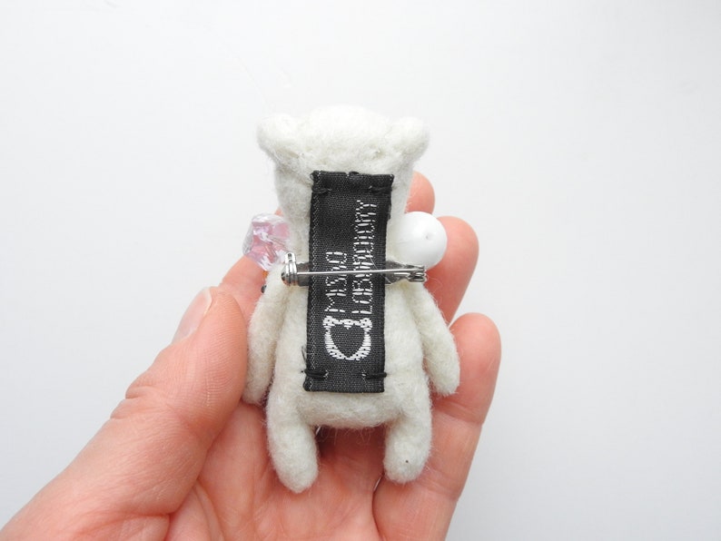 A personalized gift, Woolen bear brooch, White polar pocket bear zdjęcie 4