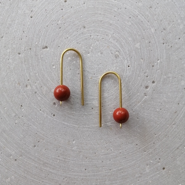 Roter Jaspis Perlen Ohrringe, Minimalistische Ohrstecker, Kleine Ohrhänger mit rostrotem Naturstein