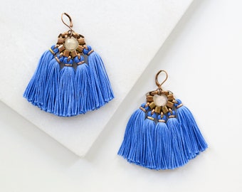 Große Blaue Tassel Chandelier Ohrhänger, Kobaltblaue Boho Quasten Ohrringe mit Rosenquarz Perle