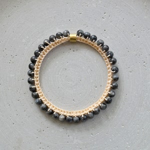 Bracelets en labradorite, bracelet au crochet avec cordon en nylon rose pâle et perles de pierres précieuses image 1