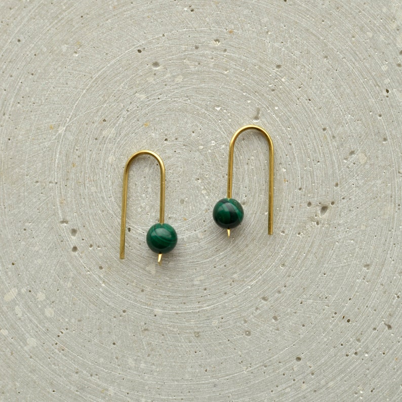 Boucles doreilles minimalistes en argent sterling Malachite Arch, boucles doreilles Pearl Dangle, cadeau pour sœur, bijoux en pierre naturelle verte image 3