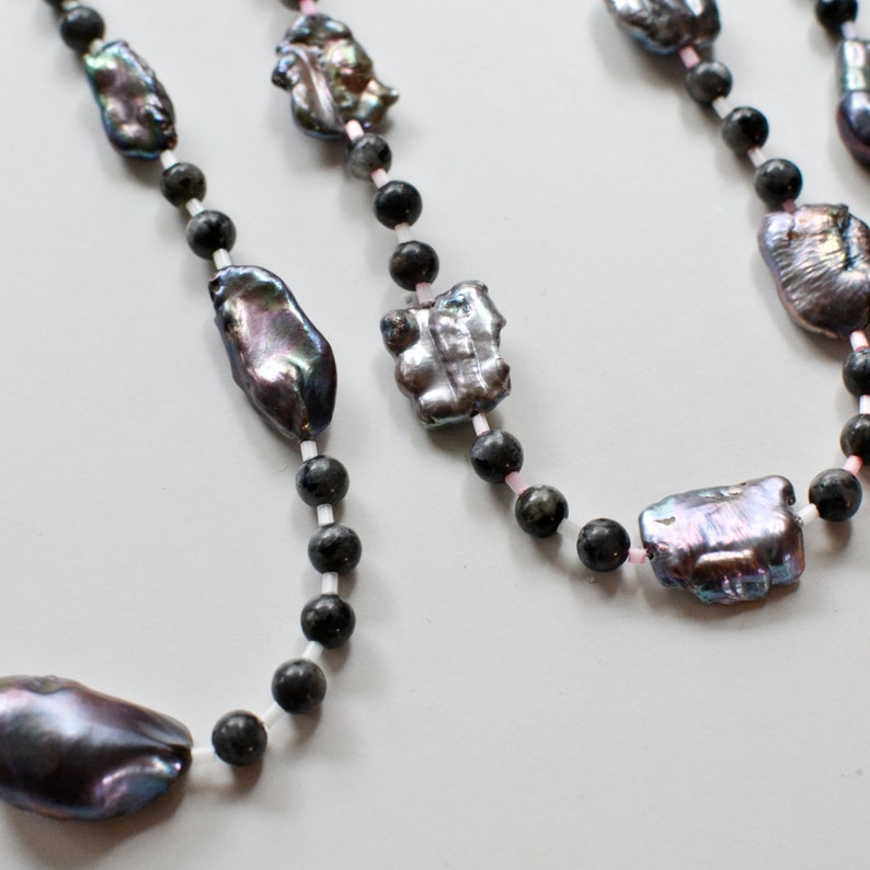 Keshi Perlen Kette mit Labradorit und Glasperlen, Unikat Halsketten mit großen Süßwasserperlen Bild 6