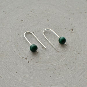 Boucles doreilles minimalistes en argent sterling Malachite Arch, boucles doreilles Pearl Dangle, cadeau pour sœur, bijoux en pierre naturelle verte image 8